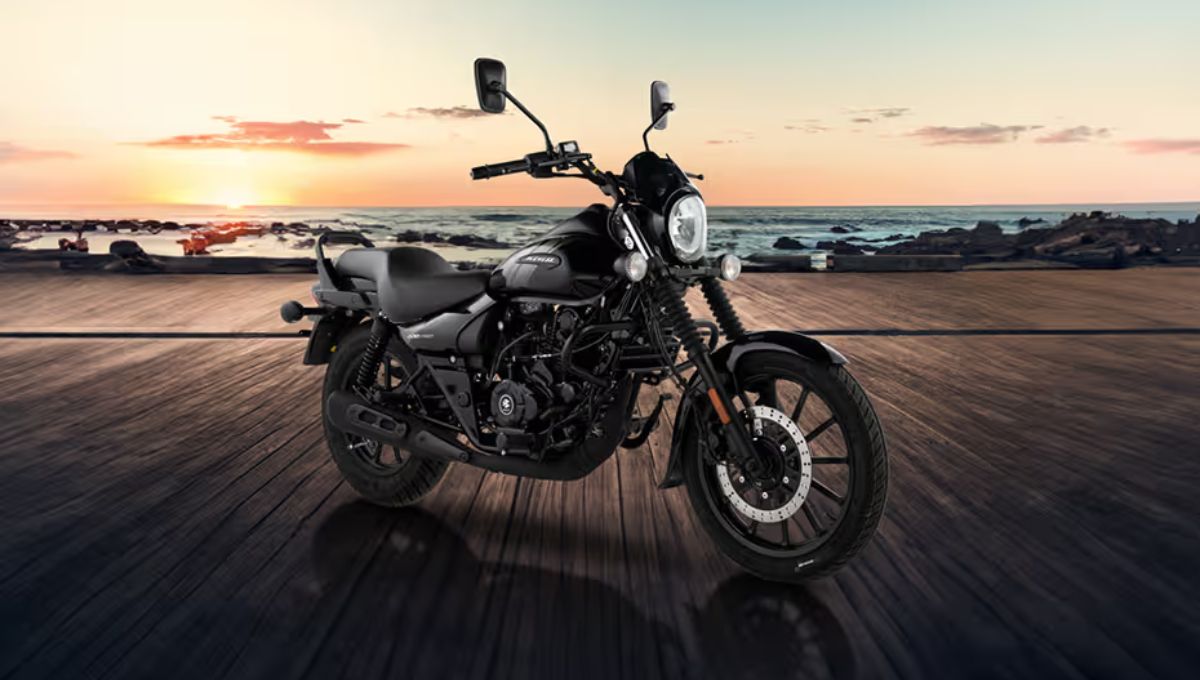 Bajaj Avenger 220 Street